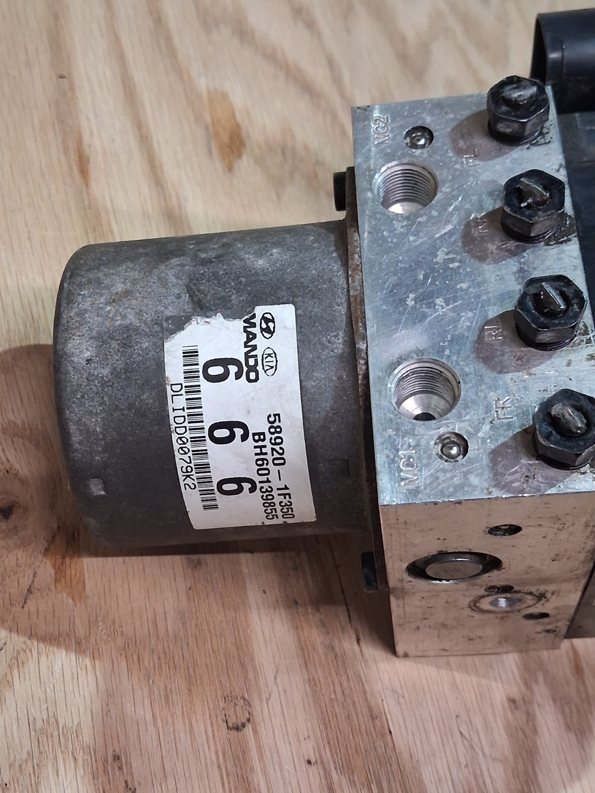 2008 2009 Hyundai Tucson Kia Sportage ABS Antilock Brake Pump Module 58920-1F350