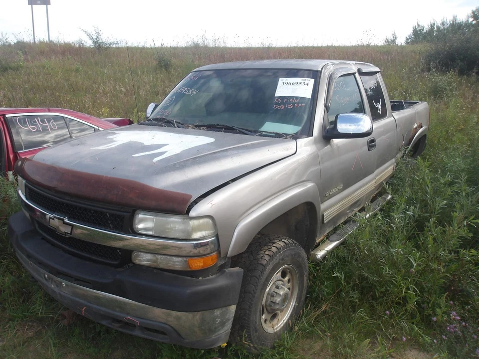 Used Washer Fluid Reservoir fits: 2001 Chevrolet Silverado 2500 pickup w/low lev - Image 2 of 4