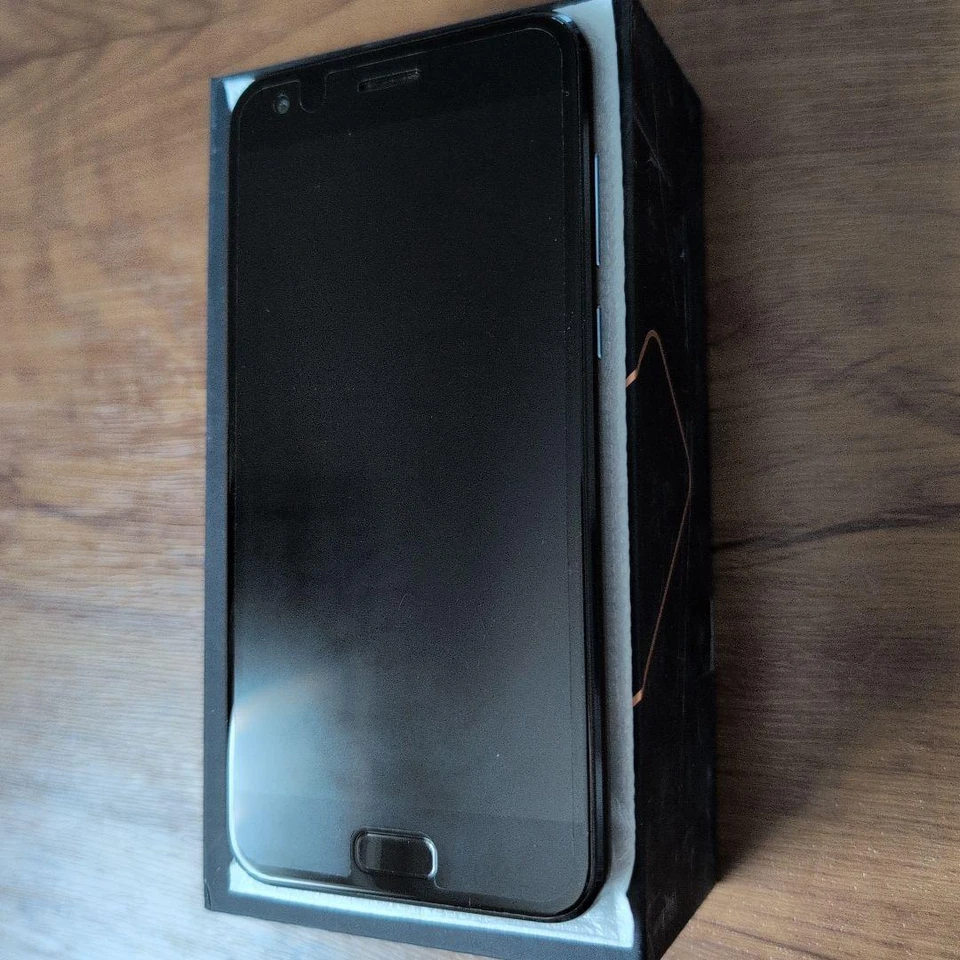 Smartphone ASUS ROG Phone 4 6GB 64GB SIM Libre Negro para Juegos Usado Foto 2 de 4