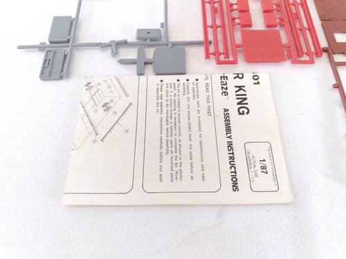 AHM Burger King Restaurant HO Scale Building Kit #15401 - Picture 7 of 10