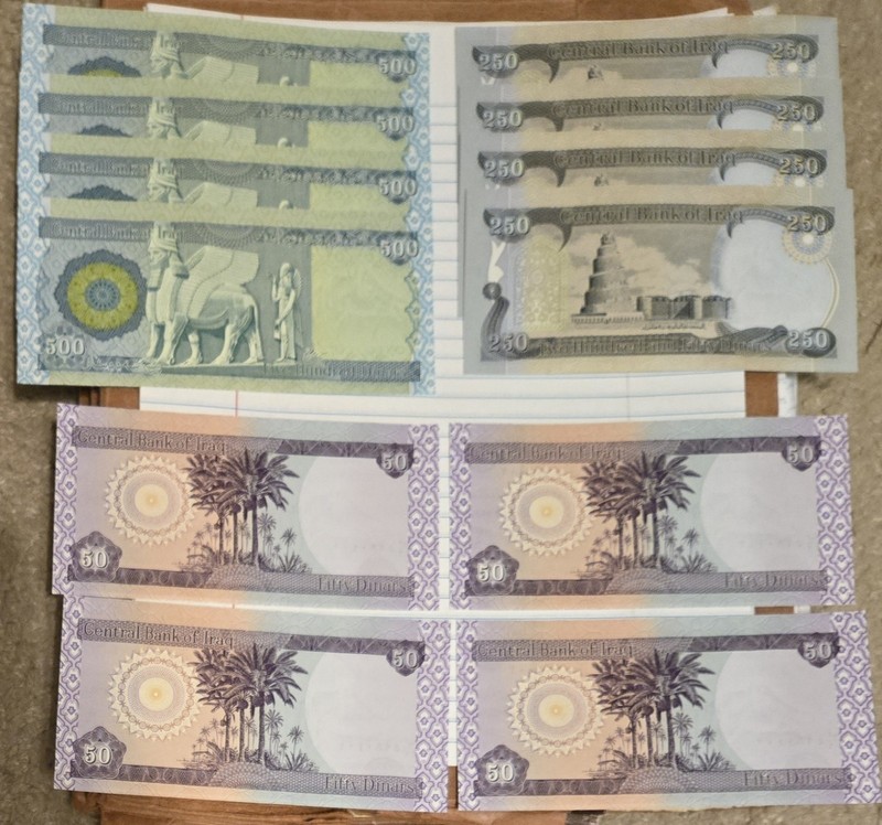 Uncirculated Iraqi Dinar 4 X 500 + 4 X 250 +  4 X 50 [12 Notes - 3,200 Dinar] #6