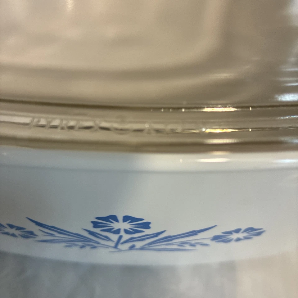 Vintage Corning Ware Blue Cornflower 5-Liter A-5-B with Pyrex A-12-C Lid - Image 2 of 4