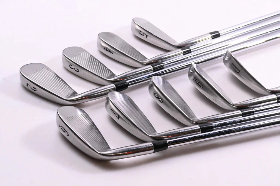 Titleist DCI 981 Irons / 2-PW / Regular Flex TriSpec Shafts - Image 4 of 4