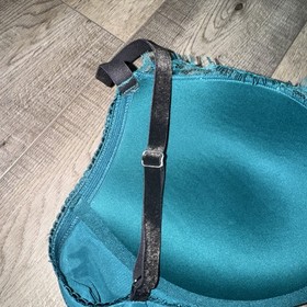 Victoria&rsquo;s Secret Dream Angels Teal Lace Padded Push Up Bra 34DD
