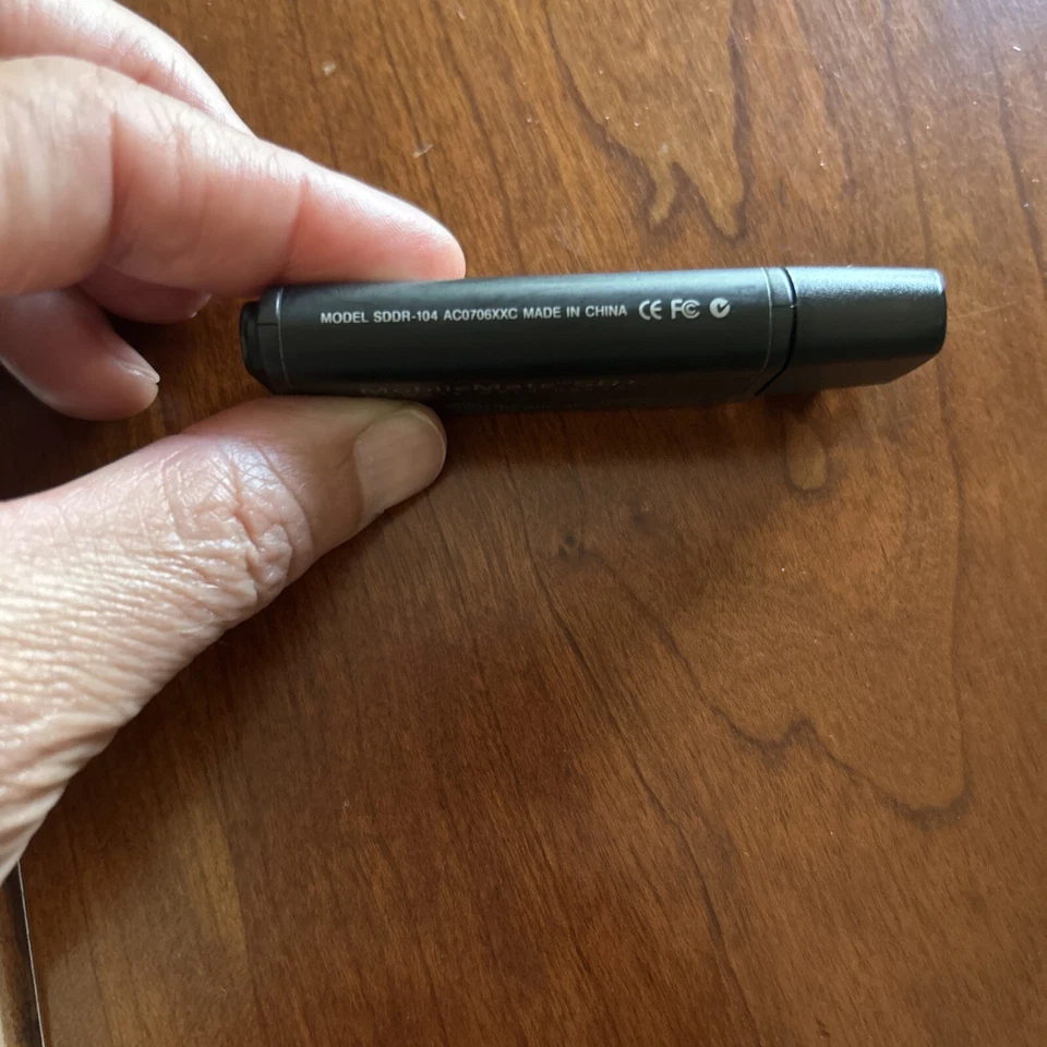 SanDisk MobileMate SD Plus Memory Card Reader - Image 4 of 4