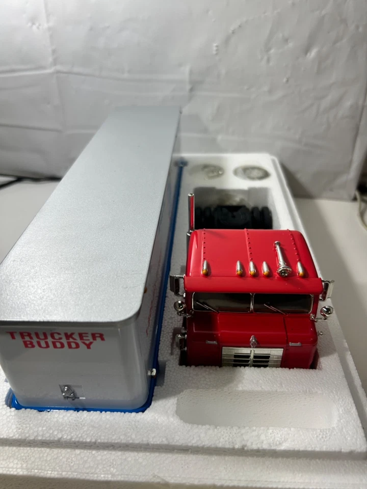 First Gear Die Cast 1953 Kenworth "Bull-Nose" COE Tracrtor with Trailer NIB - Image 3 of 4