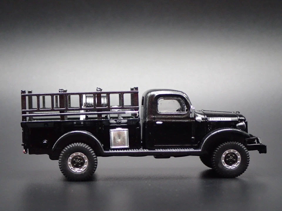 1946 46 DODGE Potenza Carro Fuoco Camion Nero 1:64 Diorama Scala Modellino Auto - Immagine 3 di 4