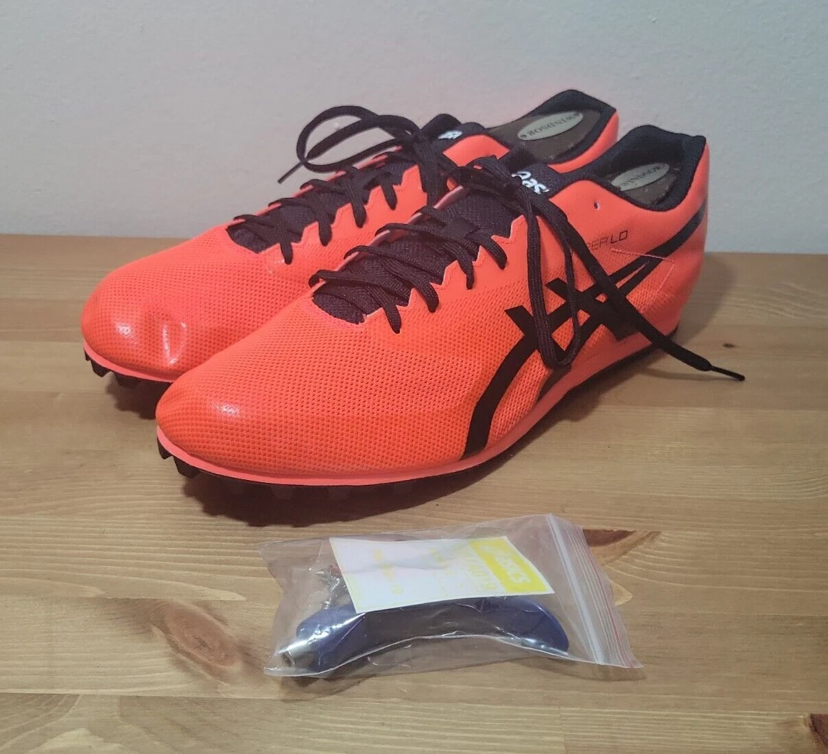 Scarpe da pista ASICS 1091A019 HYPER LD 6 arancione e nero uomo taglia 13 nuove senza etichette punte