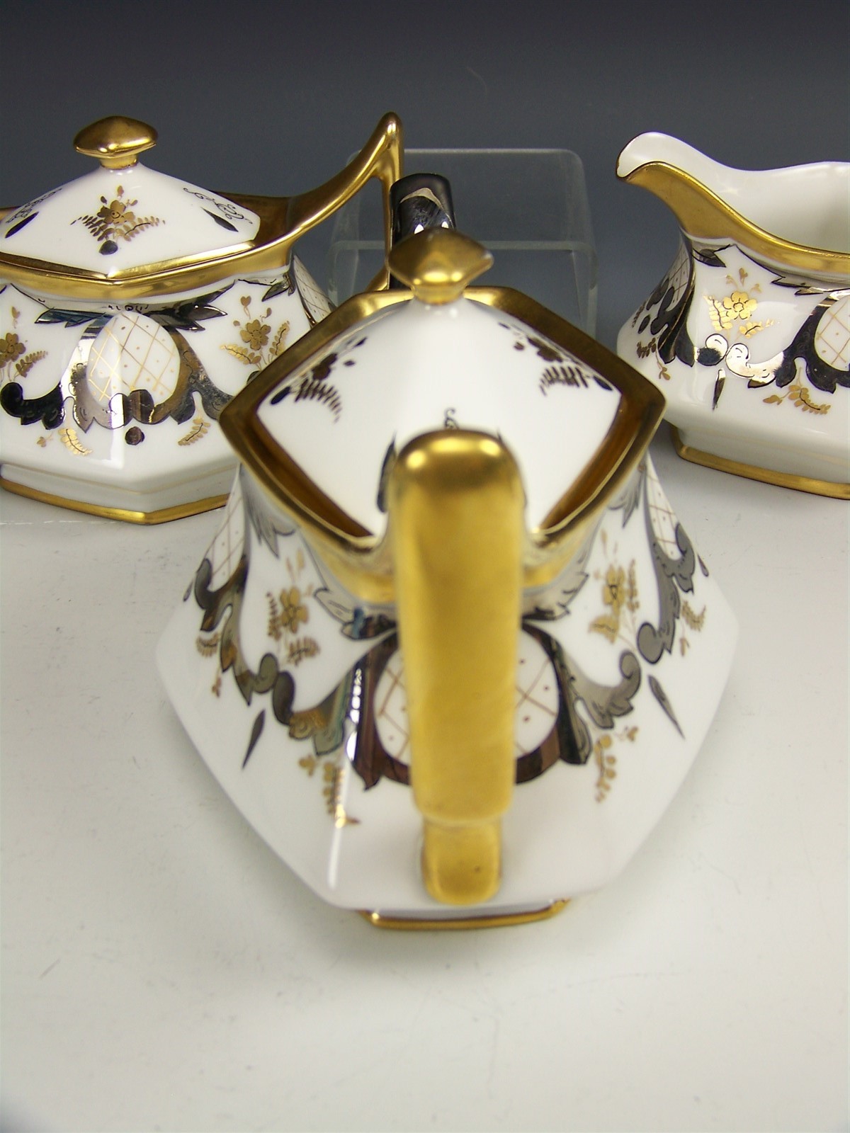 STOUFFER LIMOGES PLATINUM SCROLLS WITH GOLD LATTICE TEA SET ARTIST