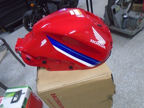 24 25 2024 2025 Honda CBR 650 Fuel Tank CBR650R CBR650 650R GAS CBR650AC - Picture 2 of 9