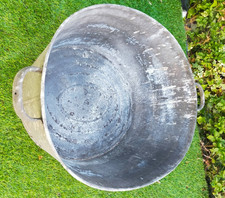 Vintage Galvanise Riveted Tin Bath Display Garden Water Feature planter Dog bath