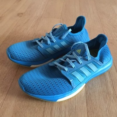 adidas sonic boost sneaker blau 8,5 nie getragen einige Risse an den drei Streifen