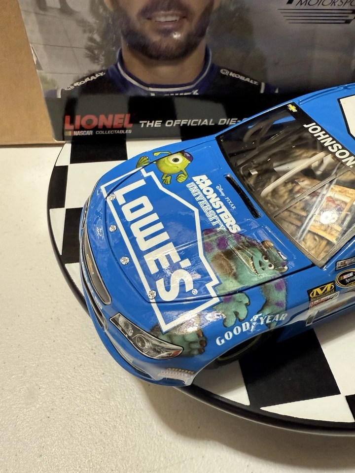 Jimmie Johnson #48 Lowe’s Monster’s Univeristy 2013 1/24 Nascar Diecast Foto 3 de 4