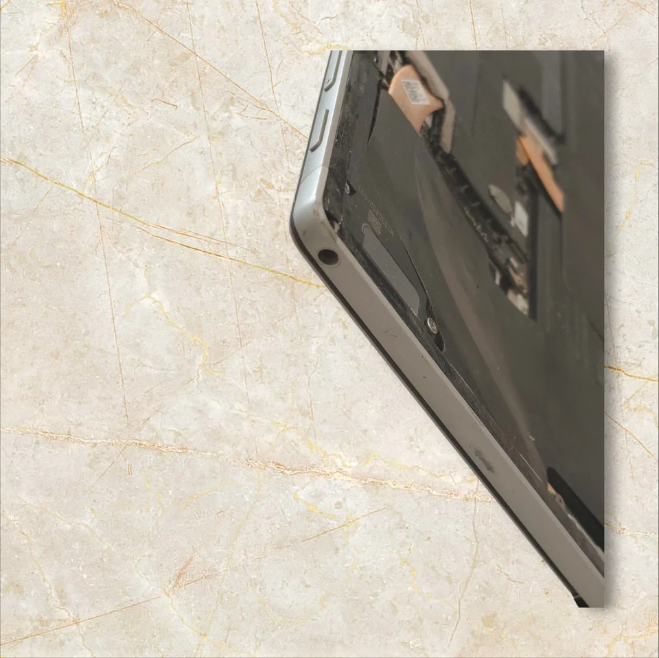 Microsoft Surface Pro 7 - 256GB/8GB - Core i5 - Win 11 Funzionante Senza Schermo - Immagine 4 di 4