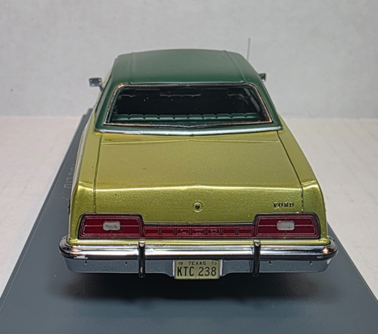 Neoネオ/'73 Fordフォード LTD 1/43 絶版 Neo Scale Models 1:43 1973 Ford LTD Sedan Bright Green Gold