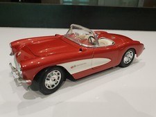 Voiture Chevrolet Corvette 1957 Metal Kit Burago 1/18