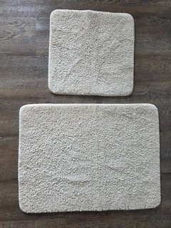 Badematten Set 2 teilig beige gewaschen. Größe: 80 x60 cm und 50 x 50 cm