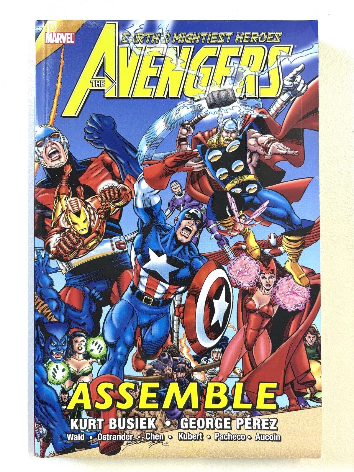 The Avengers Assemble Vol. 1 - Busiek / Perez ( 2010 First Printing )