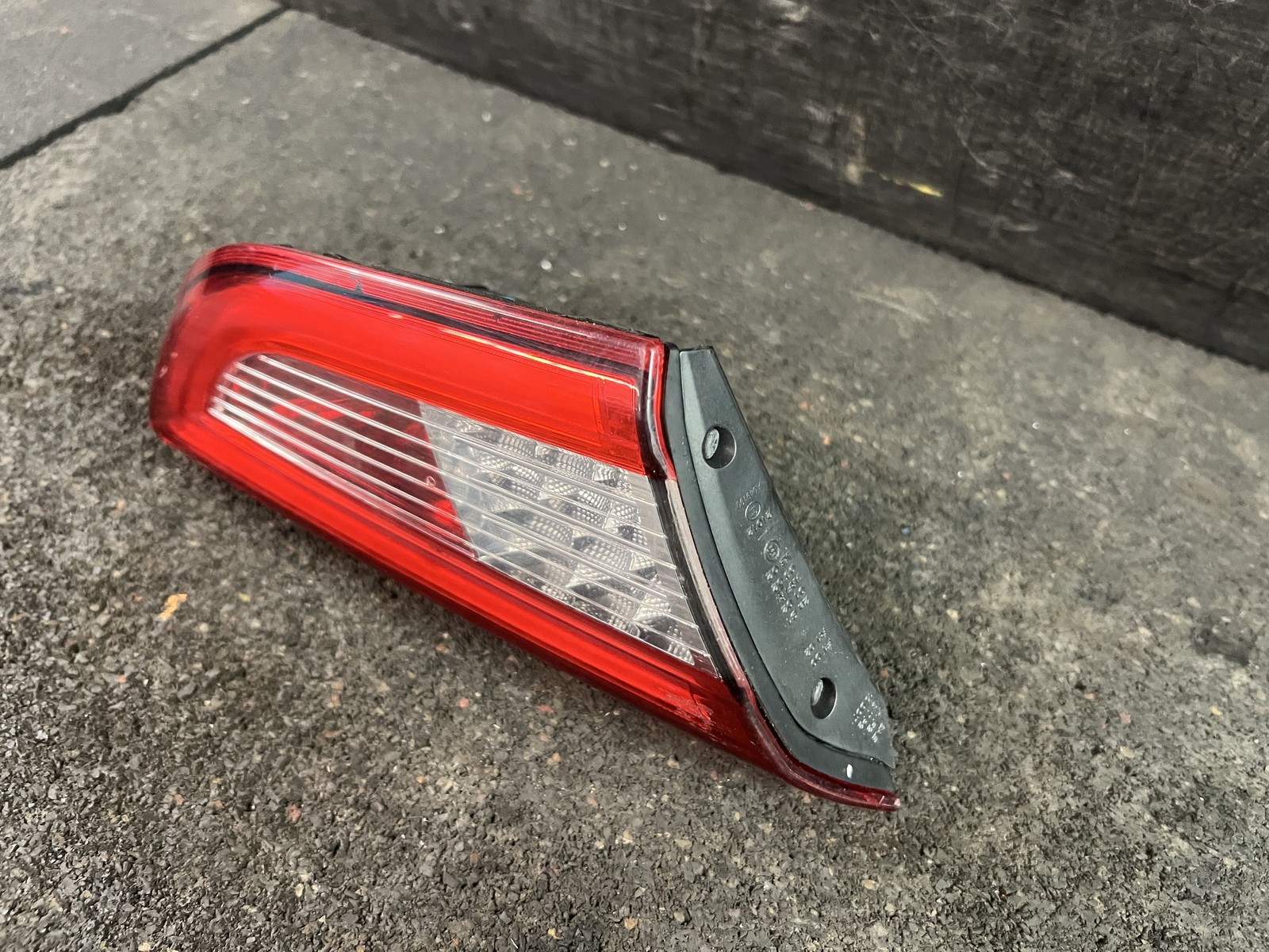 15-20 MASERATI GHIBLI DRIVER LEFT LH DECK LID MOUNTED TAIL LIGHT LAMP