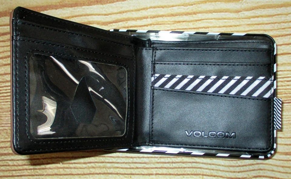 MENS VOLCOM BROWN BIFOLD WALLET WITH TIN GIFT BOX - Image 2 of 3
