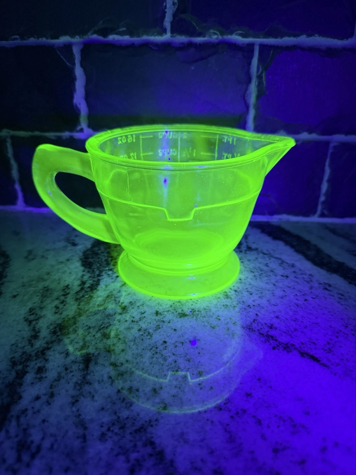 Rare Vintage Uranium 2 Cup Measuring Cup