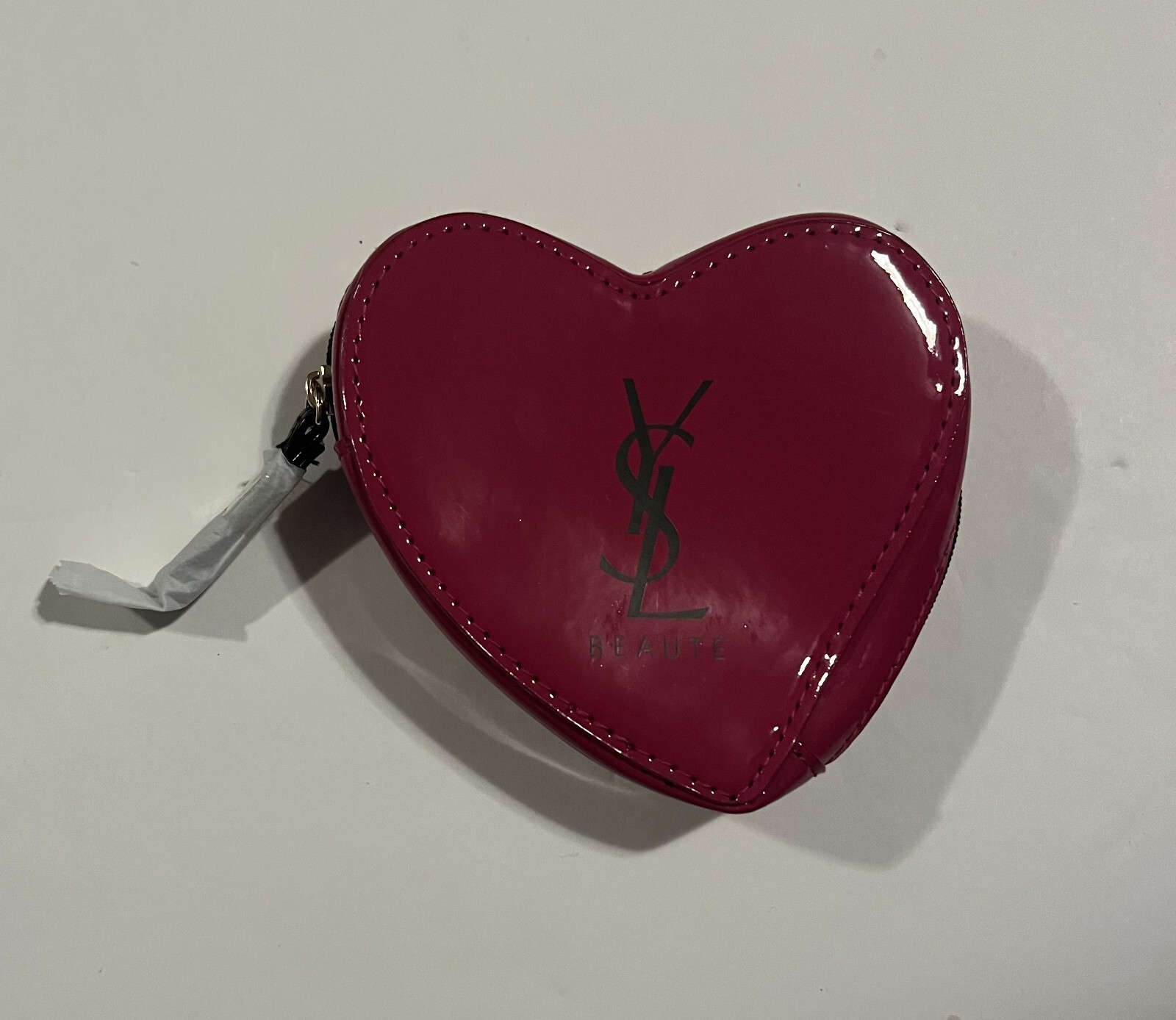 Yves Saint Laurent YSL Beauty borsa trucco a forma di cuore astuccio portamonete novità