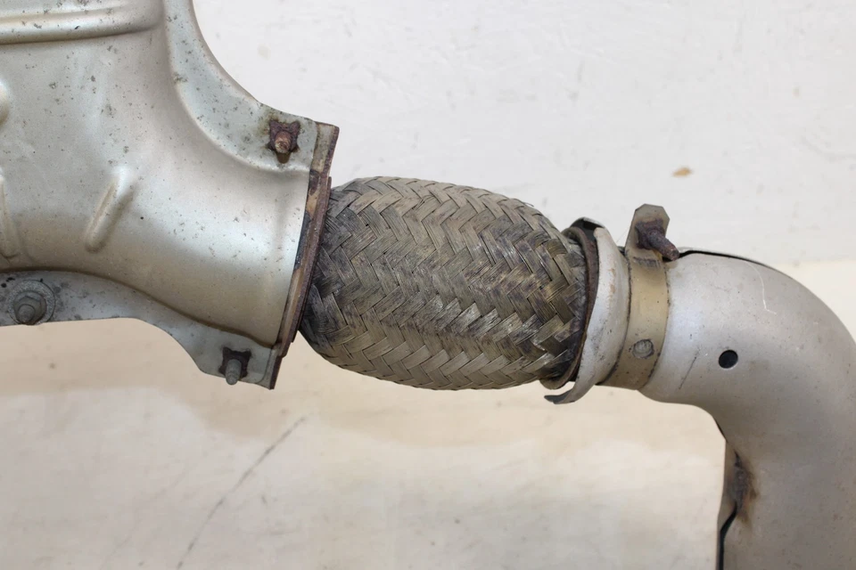 Средняя выхлопная труба Y для Infiniti G35 купе 2003–2005 годов от оригинального производителя LW45 - Изображение 3 из 4