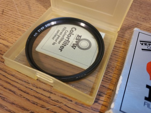 B+W 62E KR 1.5 1.1x Skylight 62mm Filter W/micro Fiber Cloth - Picture 2 of 6
