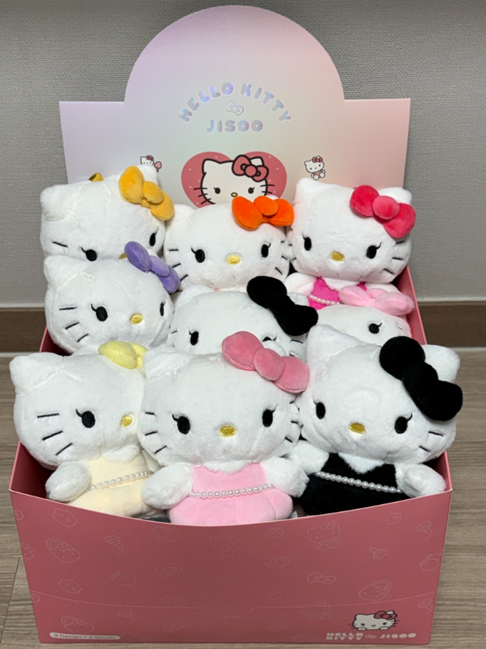 Blackpink Jisoo x Hello Kitty Plush Keychain Limited Edition 11