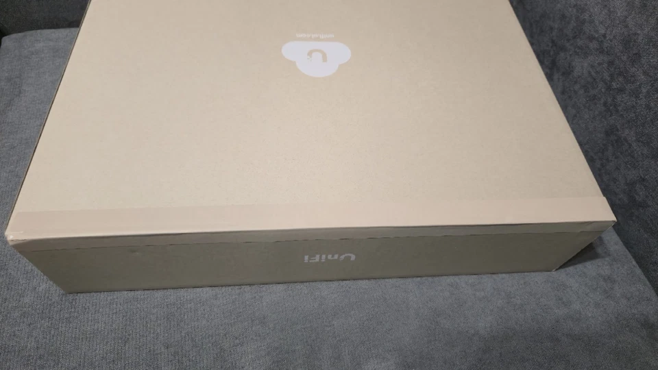 Ubiquiti Pro Max 24 PoE Managed Switch 2x 10G SFP+, 8x 2.5GbE (8x PoE++), 16x 1G - Image 3 of 3