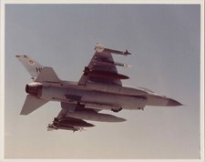 GENERAL DYNAMICS F-16 FIGHTING FALCON ORIGINAL MANUFACTURERS PHOTO USAF 25