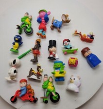 Lot of mixed 16 figures Snoopy Trolls Disney Hardee's, McDonald's Toy's