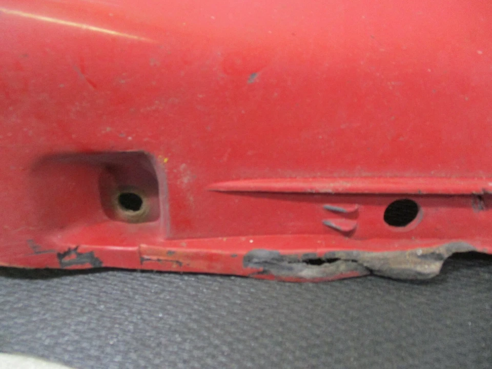 Subaru SVX 1996 faldón delantero izquierdo lado del conductor panel basculante (rojo-559) (defectos) Foto 4 de 4