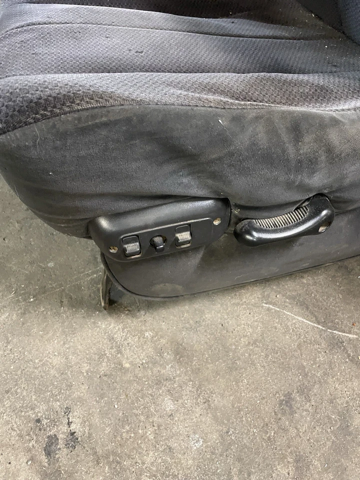 Asientos eléctricos Dodge negros Foto 2 de 2