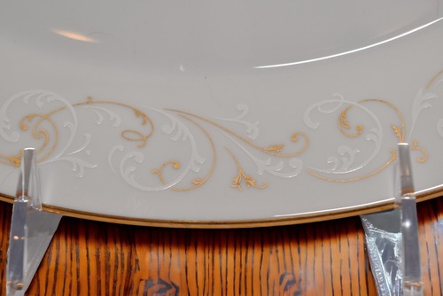 Noritake Duetto 6610 12 inch Oval Serving Platter Gold & White Scrolls Gold Trim - Picture 3 of 8