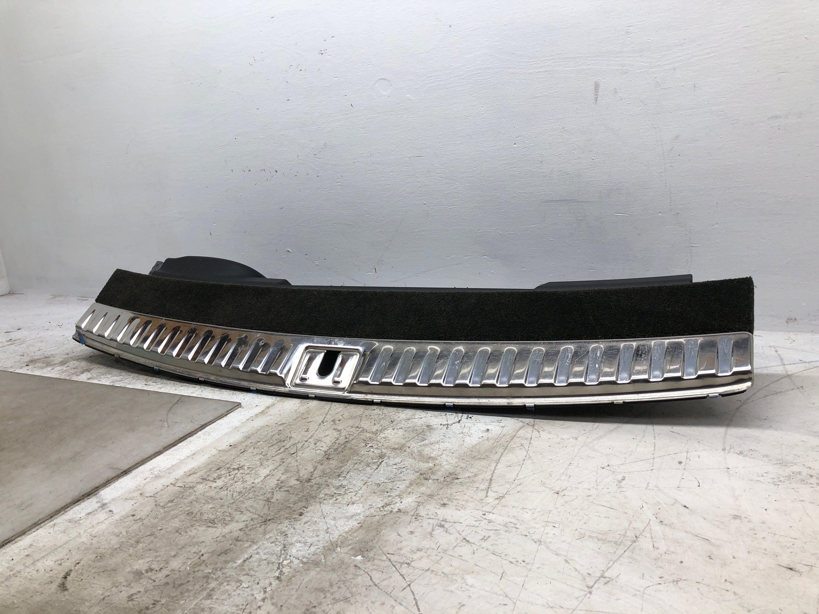 2016-2020 BENTLEY BENTAYGA REAR TRUNK SILL SCUFF PLATE COVER PANEL 36A864483