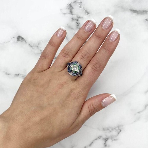 Featuring a Stunning Set of Round Brilliant Cut Diamond, Emerald & Sapphire Ring - Picture 5 of 9