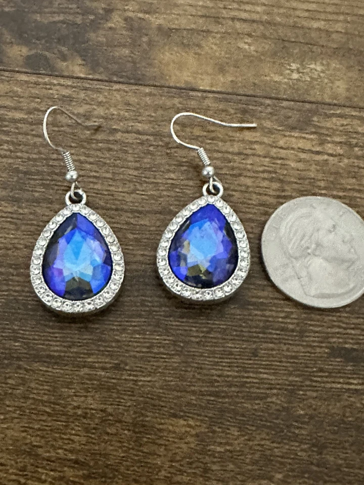 Pendientes colgantes de piedra azul y piedra blanca Foto 4 de 4