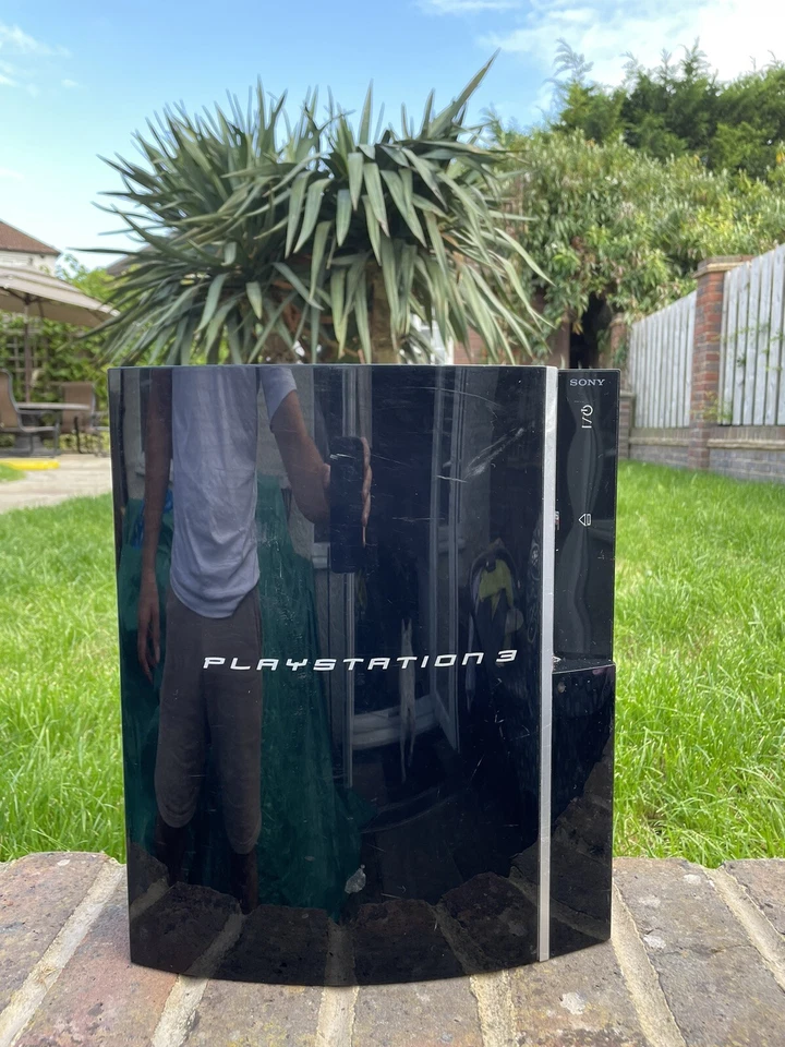 Sony PlayStation 3, photo 1 of 2