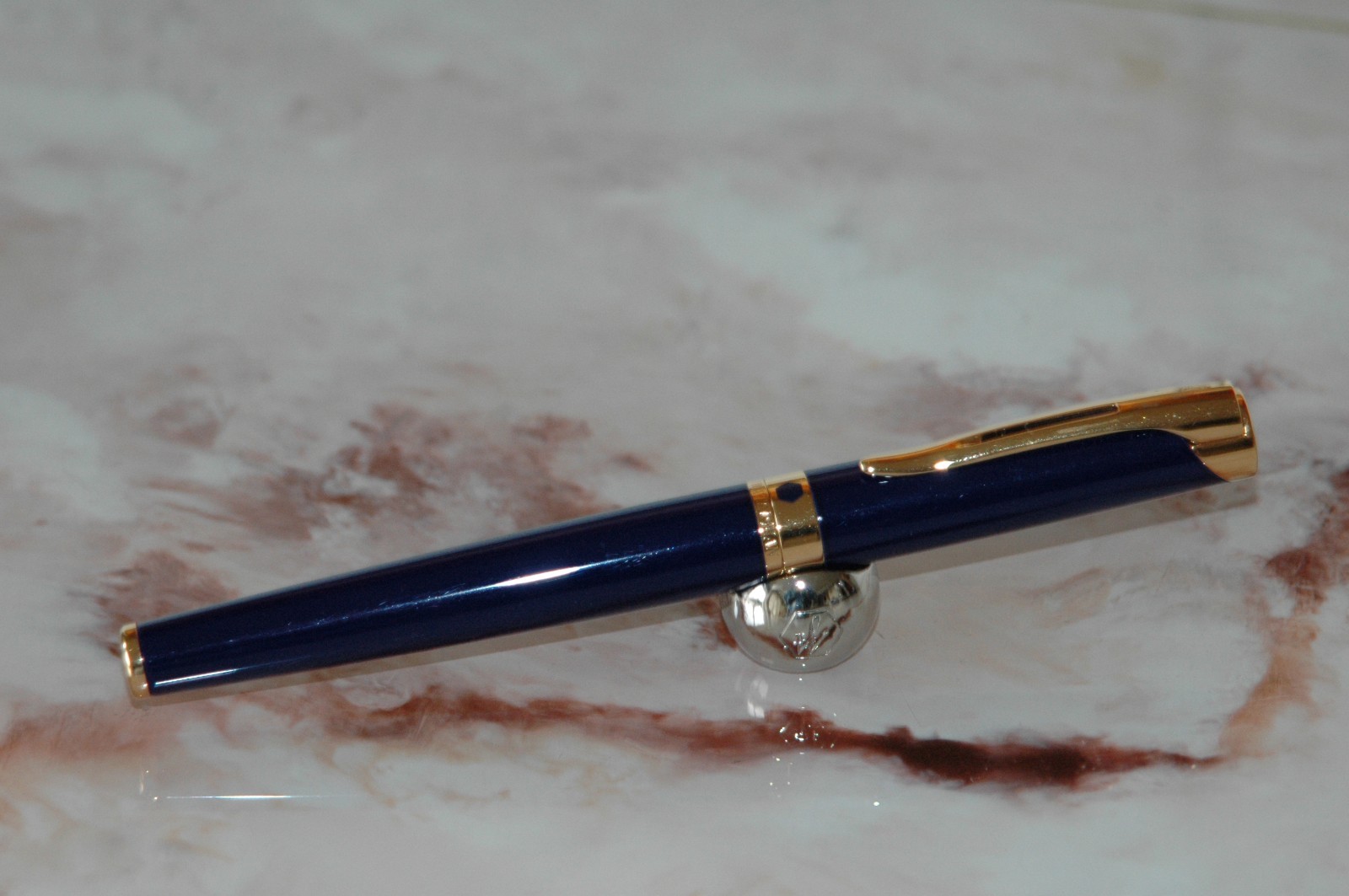 Stylo Waterman Étalon laque bleu nuit, le cadeau d'exception pour les passionnés d'écriture