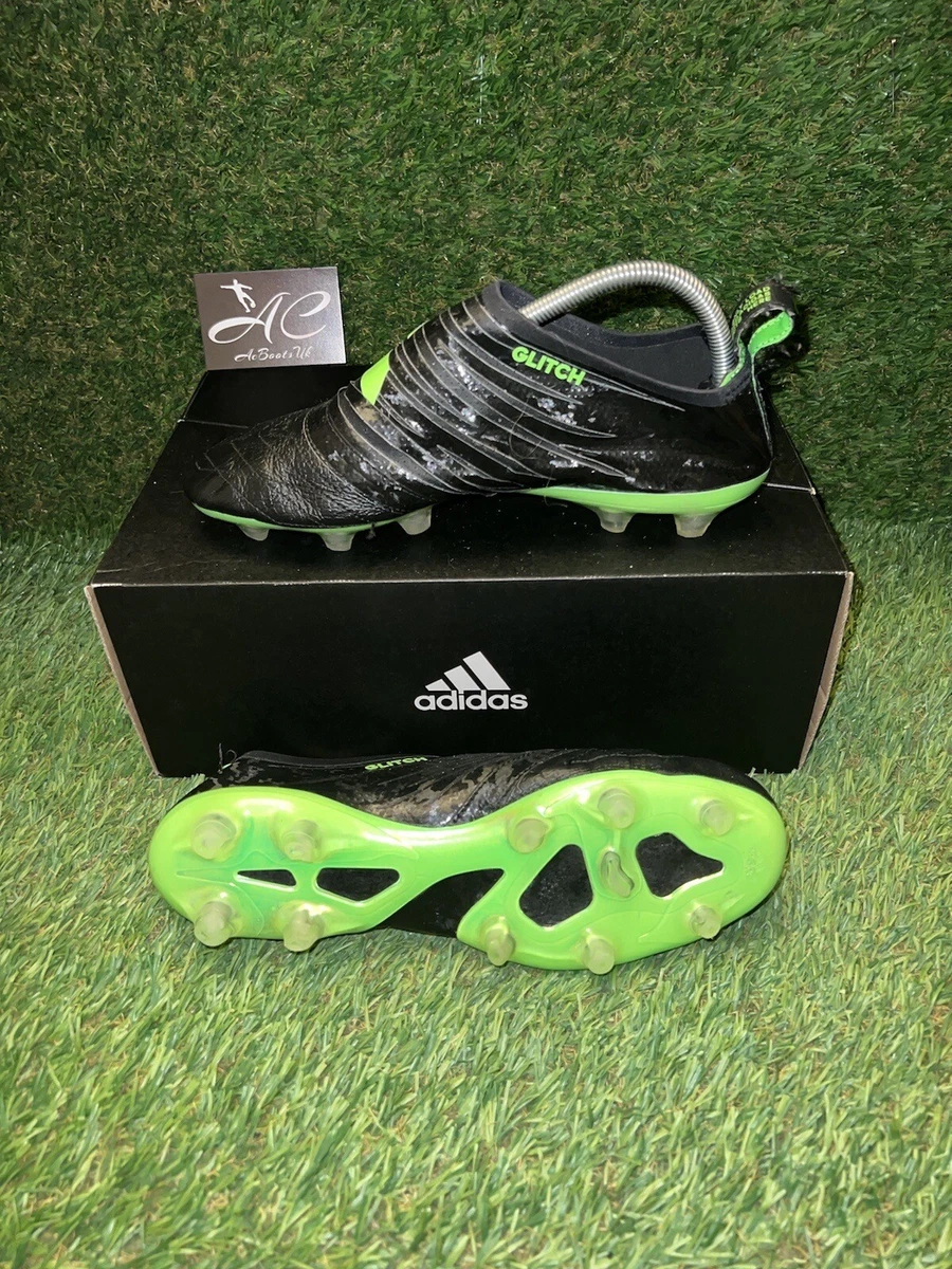 Glitches football deals boots