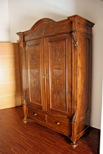 Armadio "cappello di prete" legno massello di noce - Piemontese 1800 - due ante