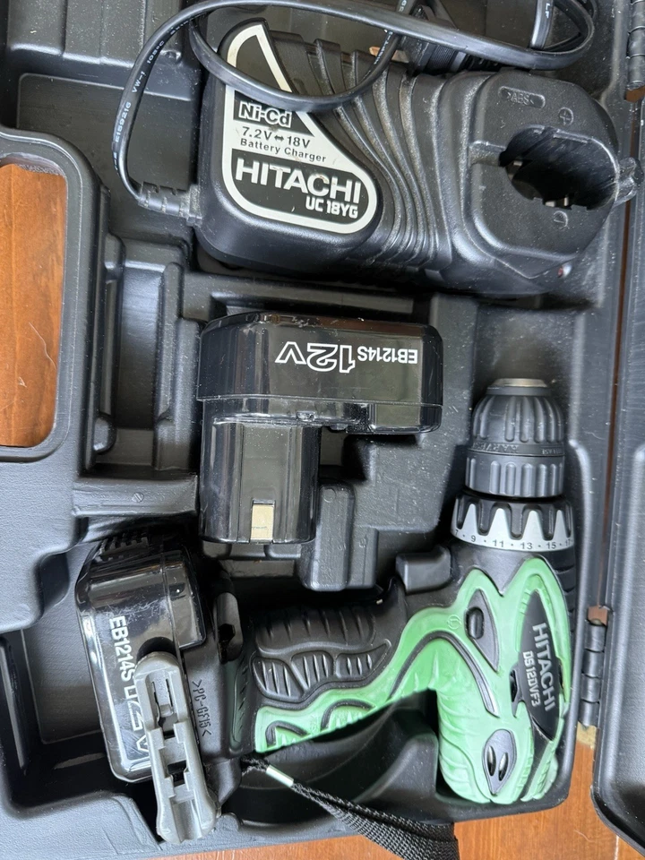 Беспроводная дрель Hitachi 12 В DS 12DVF3 2 аккумулятора, чехол и зарядное устройство *ЧИТАЙТЕ... - Изображение 2 из 4