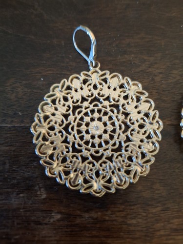 Costume Jewelry Earrings: Large, Round Gold-Tone Circles W/Tiny White Stones! - Picture 8 of 17