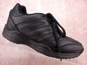 cross trekkers tennis shoes