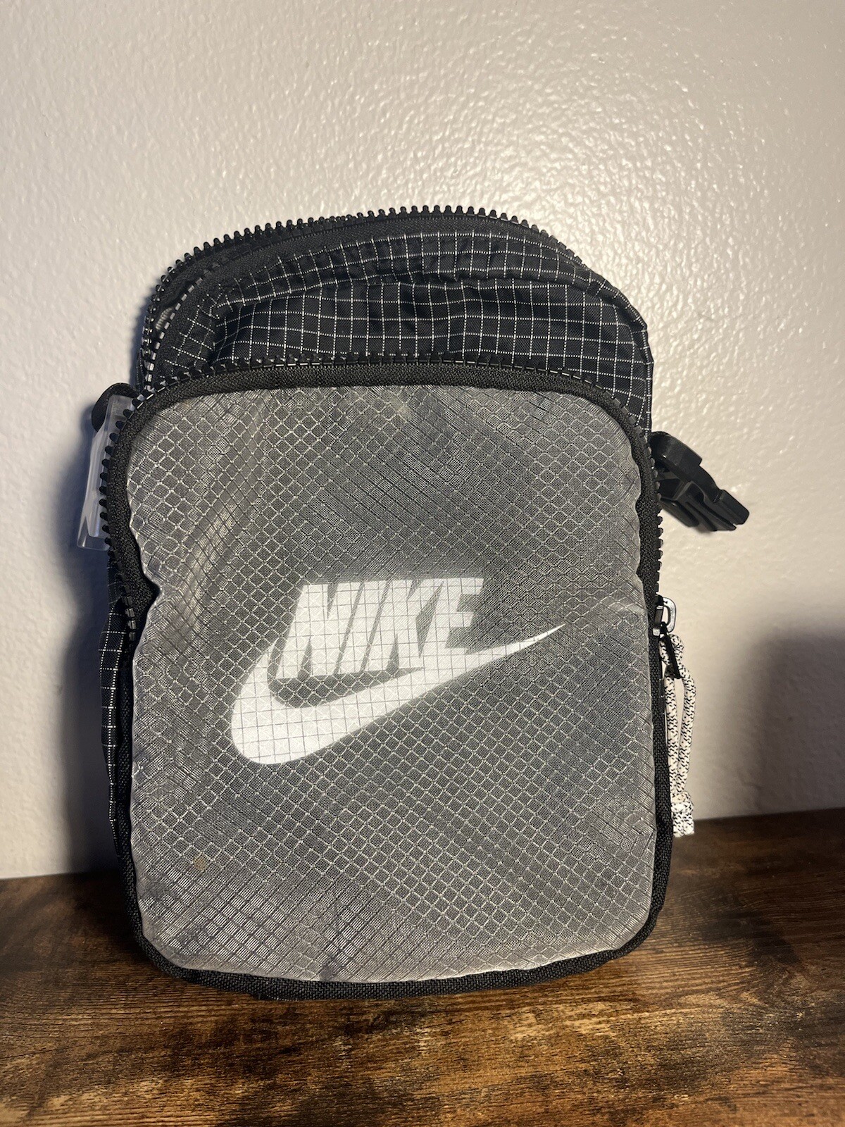 Nike NIKE Heritage 2.0 Crossbody Bag Travel Hip Sack Pack Black White