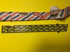 LH Front Radiator Grill Fits Nissan Gloria Super Deluxe PA30 62306-68205 NOS