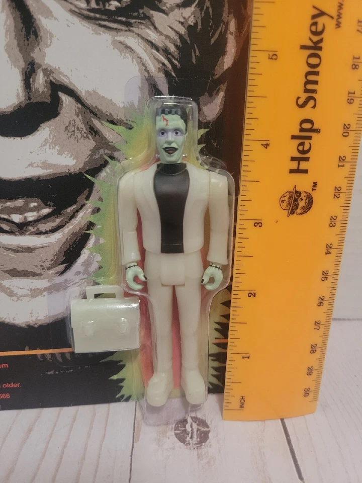 FIGURA REACCIÓN SUPER 7 HERMAN LOS MUNSTERS BRILLAN EN LA OSCURIDAD 2023 Munster  Foto 3 de 3