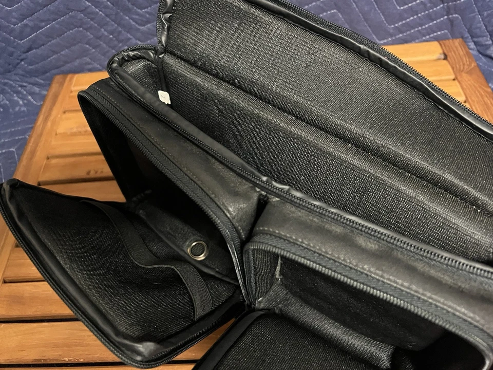 RadioShack Bolsa Acolchada para Cámara 11"x8" Negra con Correa para el Hombro Ajustable Foto 3 de 4