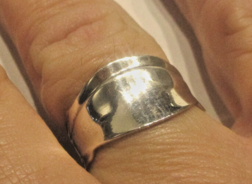 STERLING SILVER STYLISH BAND WAVE RING SIZE R